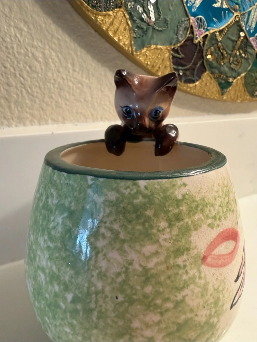 Vintage Siamese Cat on Cup